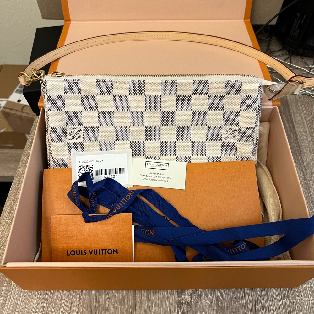 ❌❌SOLD❌❌Louis Vuitton Pochette Accessoires